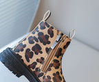 Zapato de invierno con estampado de piel de leopardo en España