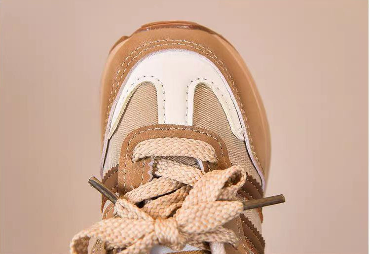 Zapato con diseño deportivo moderno para niños en España