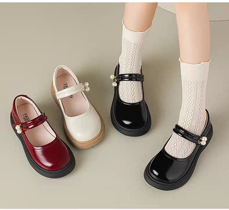 Zapato moderno y elegante para niña con diseño clásico