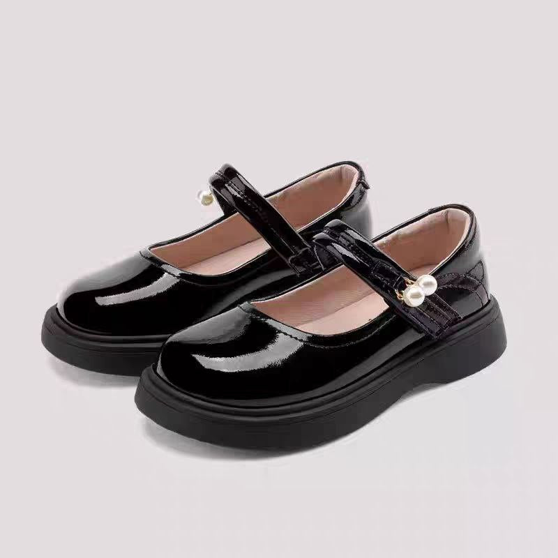 Zapato moderno y elegante para niña con diseño clásico en España