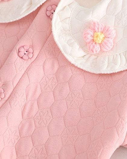 Conjunto niña 3 piezas rosa: suéter, camiseta arcoíris y pantalón vaquero con flores crochet en España