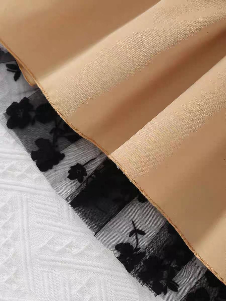 Vestido de tul bordado con manga larga y cinturón de satén dorado