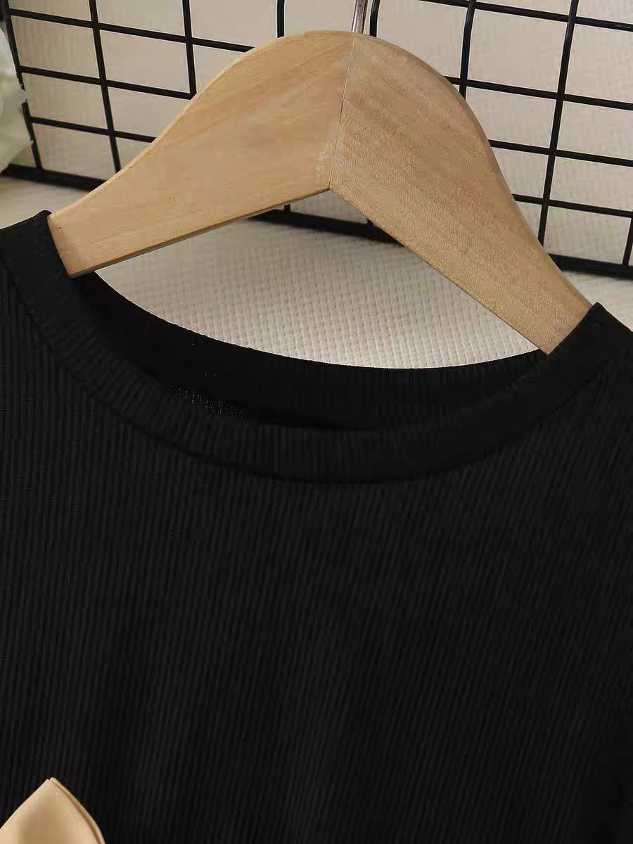 Vestido de tul bordado con manga larga y cinturón de satén dorado