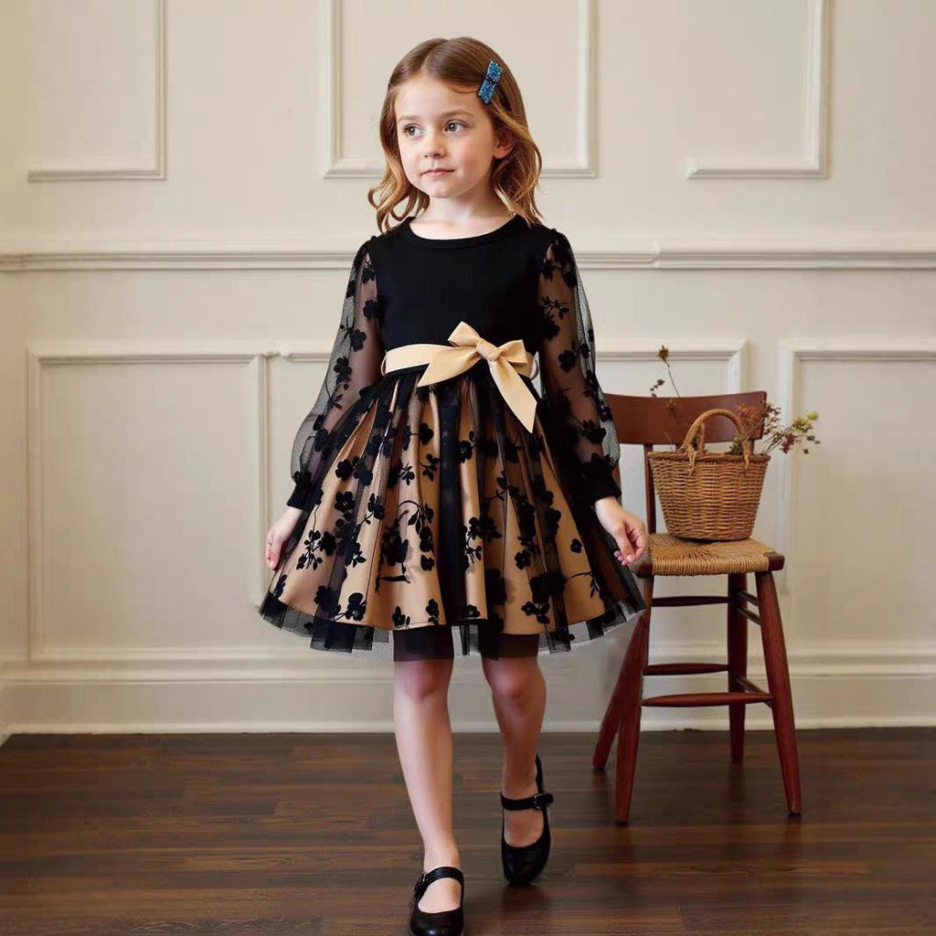 Vestido de tul bordado con manga larga y cinturón de satén dorado