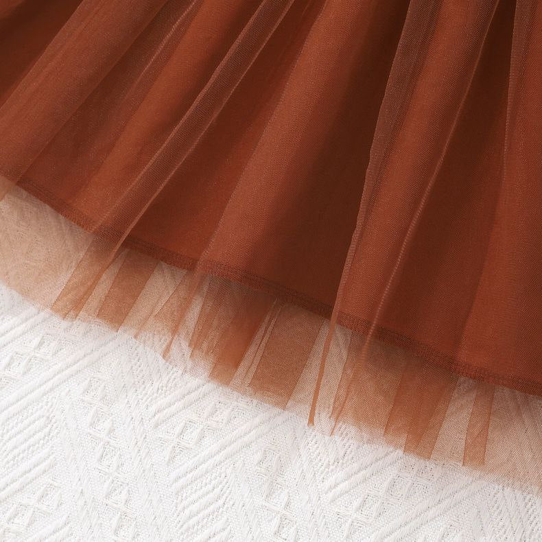 Vestidos de tul y flores: elegancia en colores vibrantes y un diseño encantador