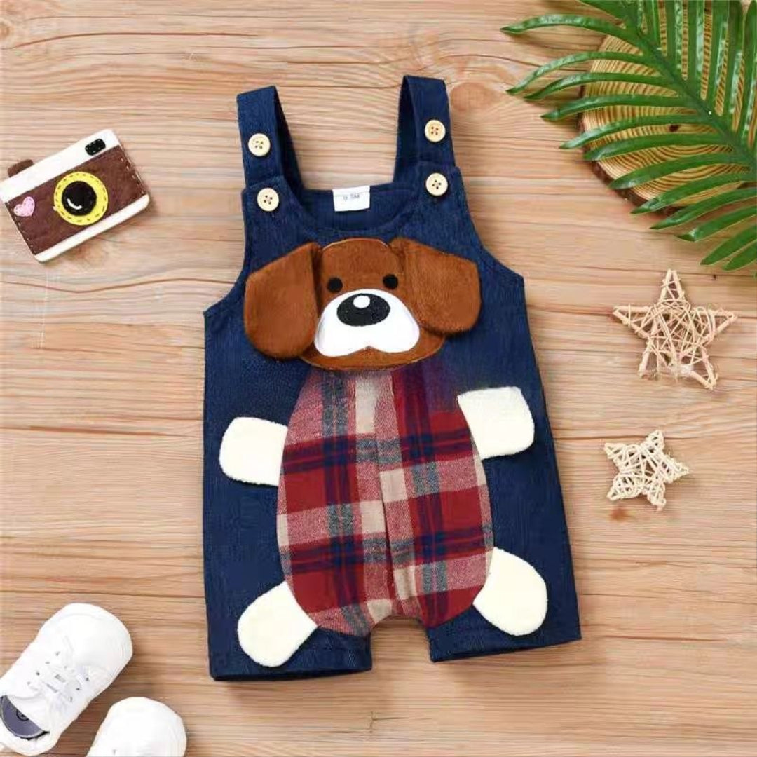 Peto vaquero y camiseta a cuadros