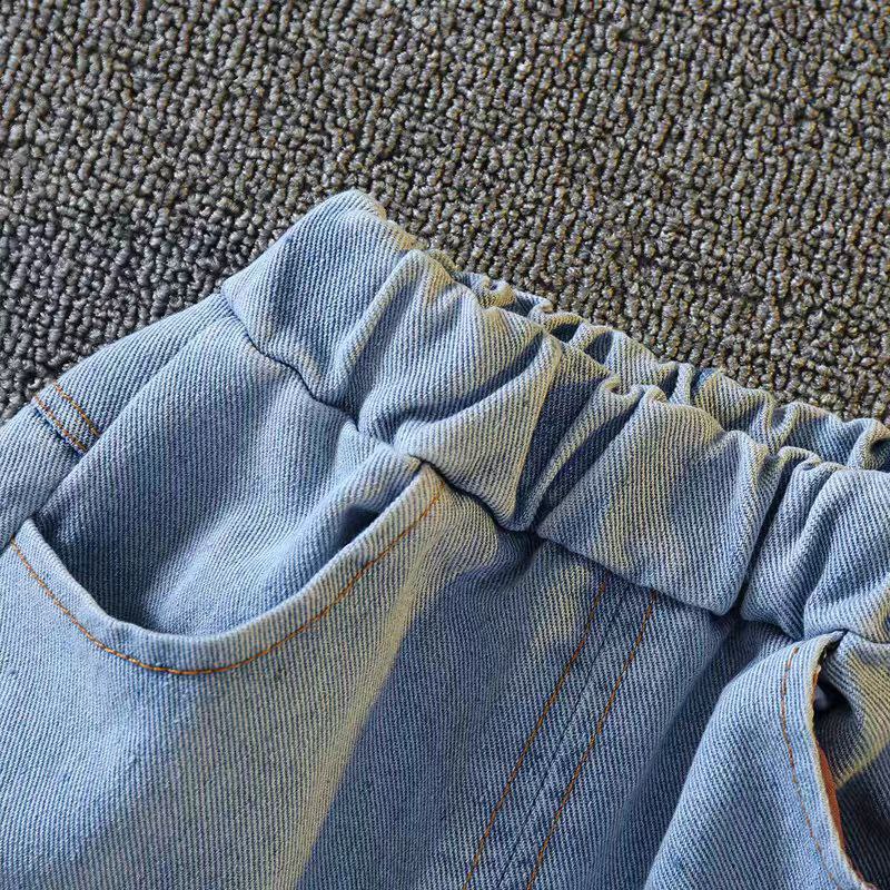 Conjunto de Oso Travieso con Vaqueros Anchos