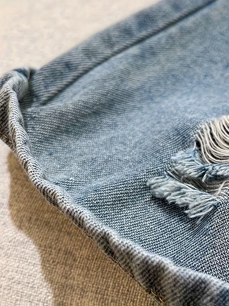 Conjunto Casual Urban Angel: Camiseta Gráfica Jeans con Roturas