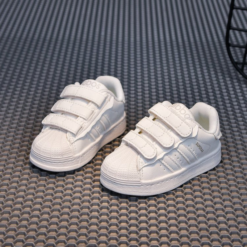 Zapato deportivo con diseño moderno