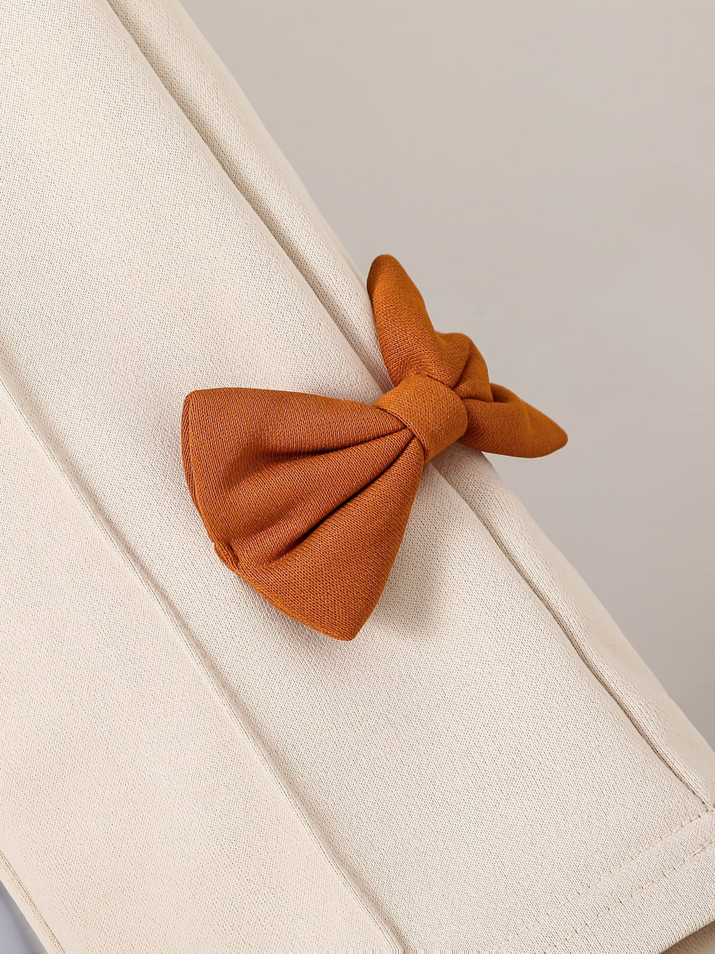 Conjunto Moderno de Algodón con Detalles de Lazos