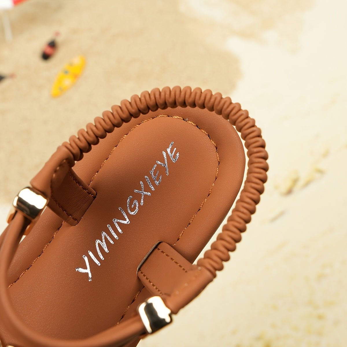 Sandalias con Detalle de Corazón