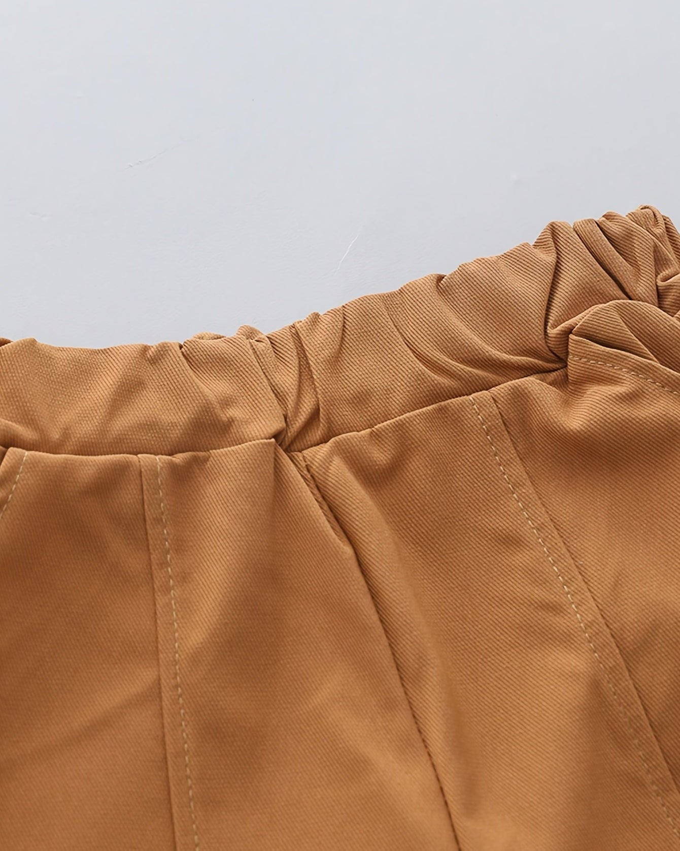 Cómodo conjunto de dos piezas: sudadera y pantalón cómodo de algodón.