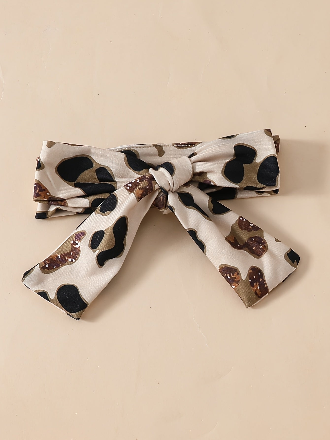 Conjunto de 3 piezas con diseño moderno y estampado de piel de tigre