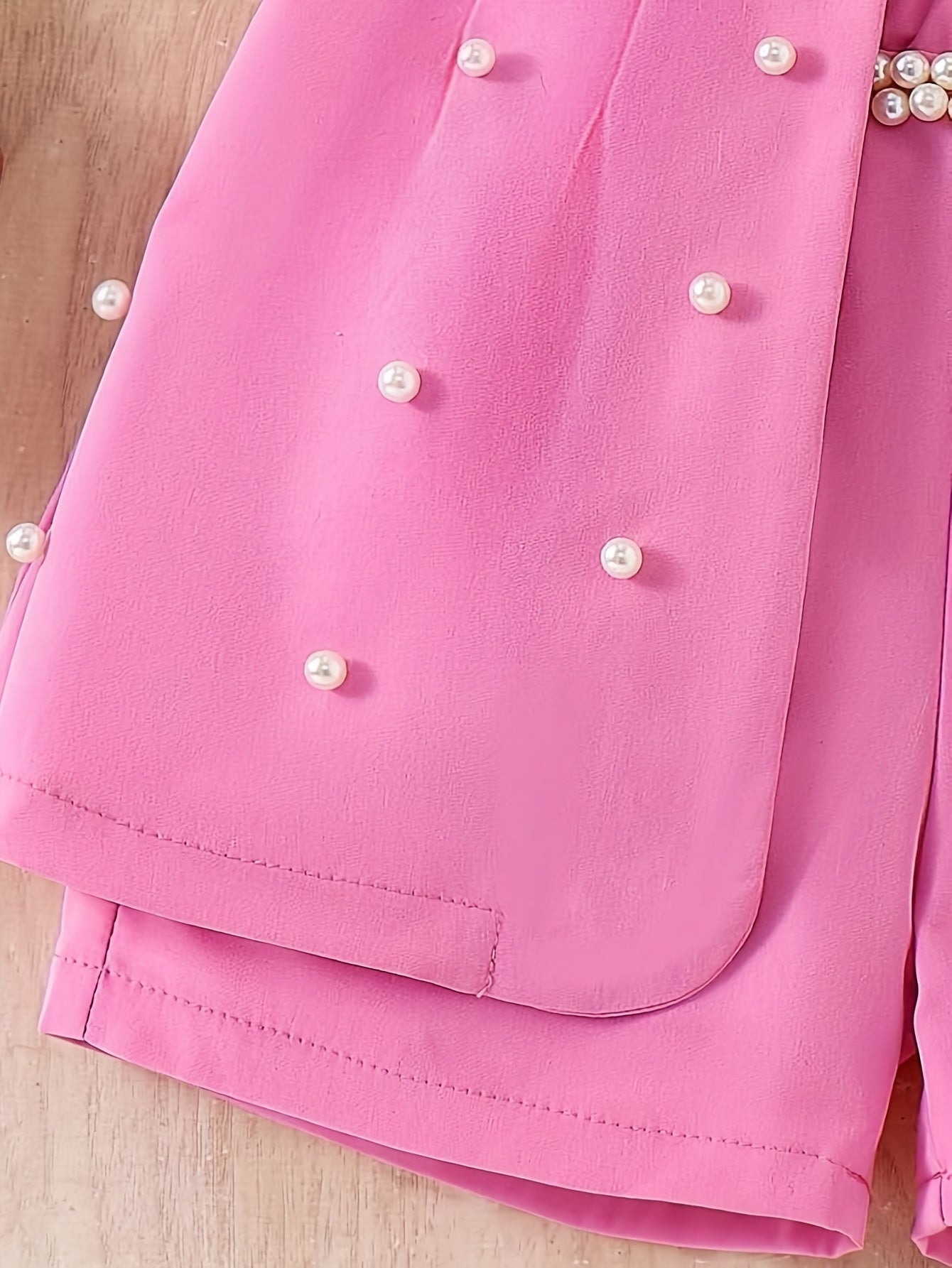 Conjunto de Chaleco y Pantalón Corto con Perlas