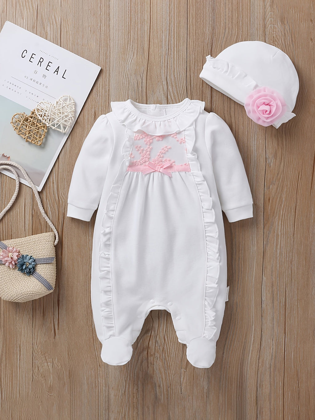 Set de Mameluco y Gorrito con Detalles de Flor