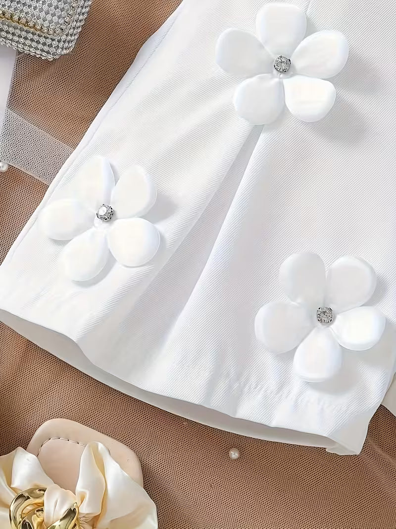 Conjunto de niña con top de espalda cruzada y shorts con flores 3D