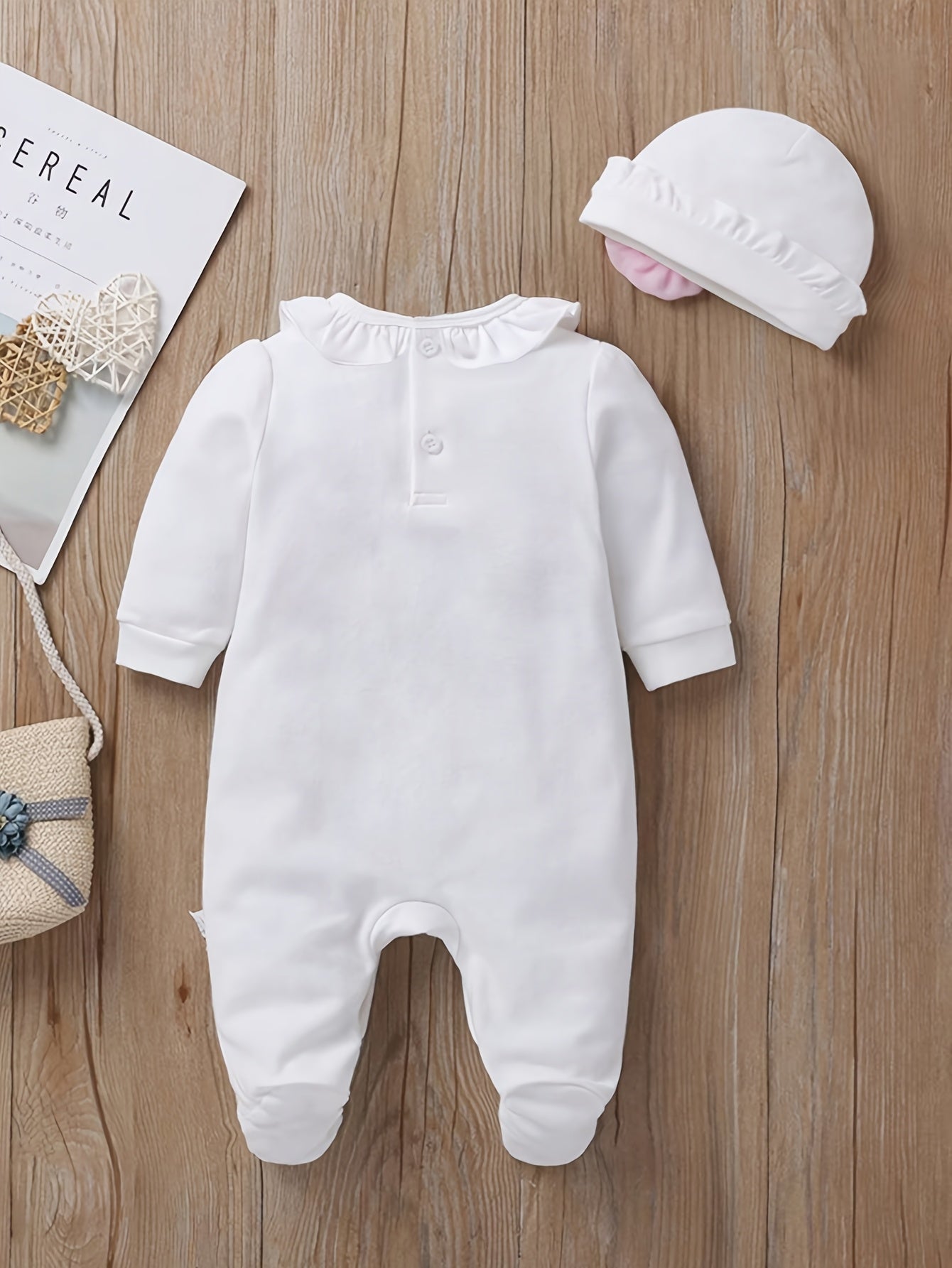 Set de Mameluco y Gorrito con Detalles de Flor