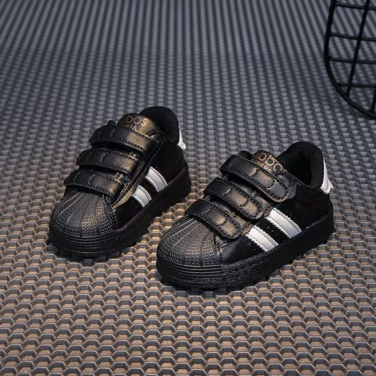 Zapato deportivo con diseño moderno