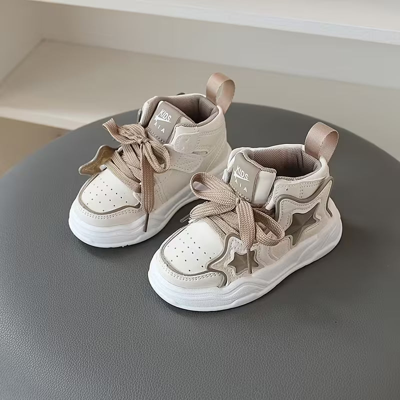 Zapatillas deportivas para niños con diseño moderno