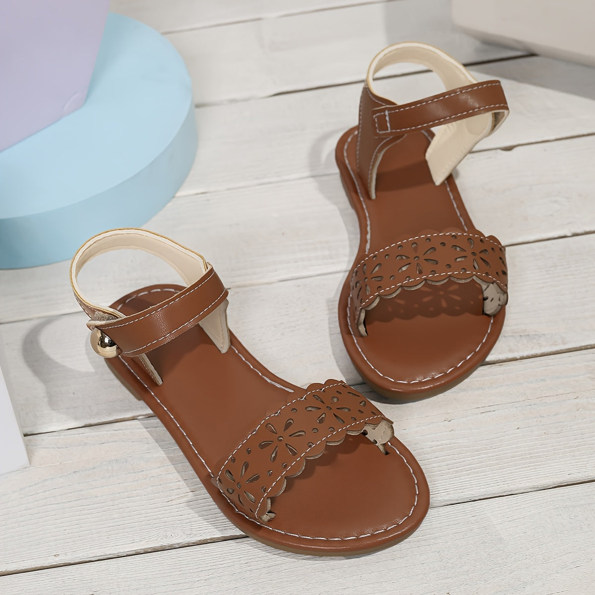 Sandalias Infantiles de Cuero Marrón con Calado