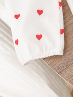 Conjunto de 2 piezas: falda de tul roja y camiseta con estampado de corazones.