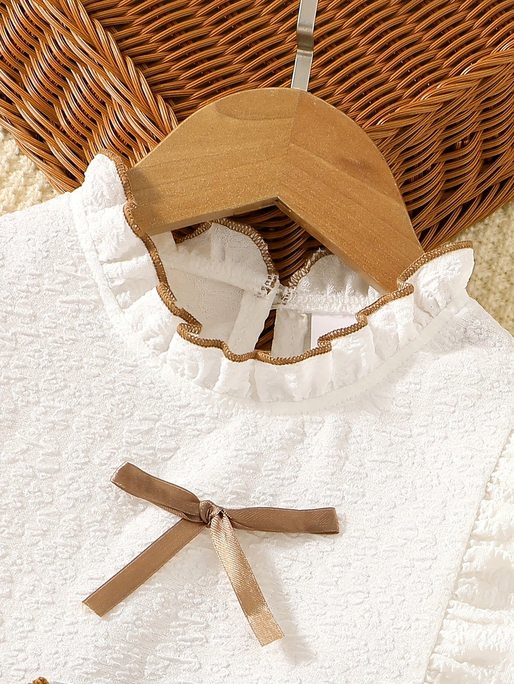 Conjunto de 2 piezas: blusa blanca con volantes y falda de pana con lazo 🤍🎀