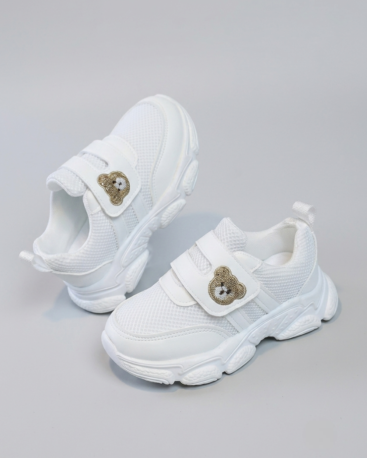 Zapato deportivo blanco para niños en España