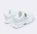 Zapato deportivo blanco para niños en España