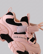 Zapato con diseño deportivo moderno en España