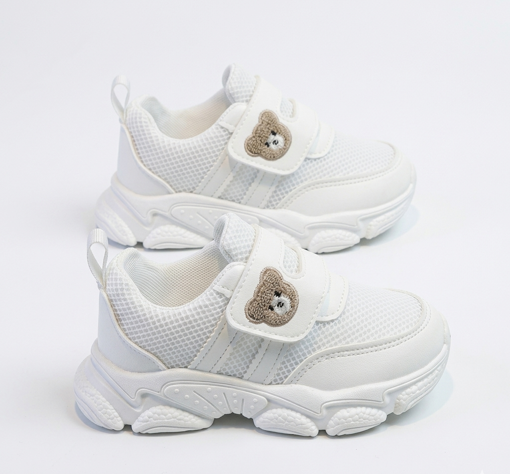 Zapato deportivo blanco para niños en España