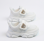 Zapato deportivo blanco para niños en España