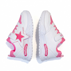 Zapatillas deportivas modernas con diseño de estrella rosa en relieve en España