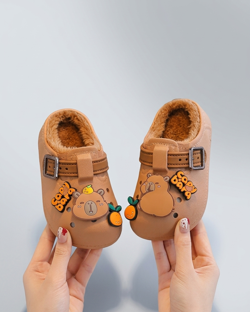 Pantuflas de invierno cálidas con diseño de dibujos animados en España