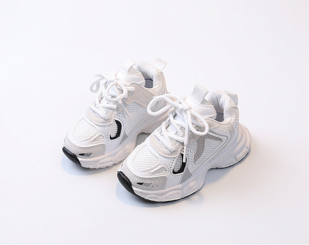 Zapatillas deportivas para niños con diseño moderno en España