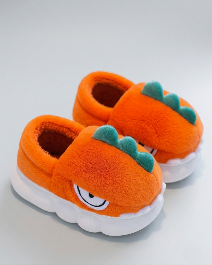 Pantuflas de invierno con pelo suave y cálido en España
