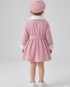 Abrigo de invierno para niña con cuello de pelo suave, cinturón elegante y gorro a juego looks elegantes y en España