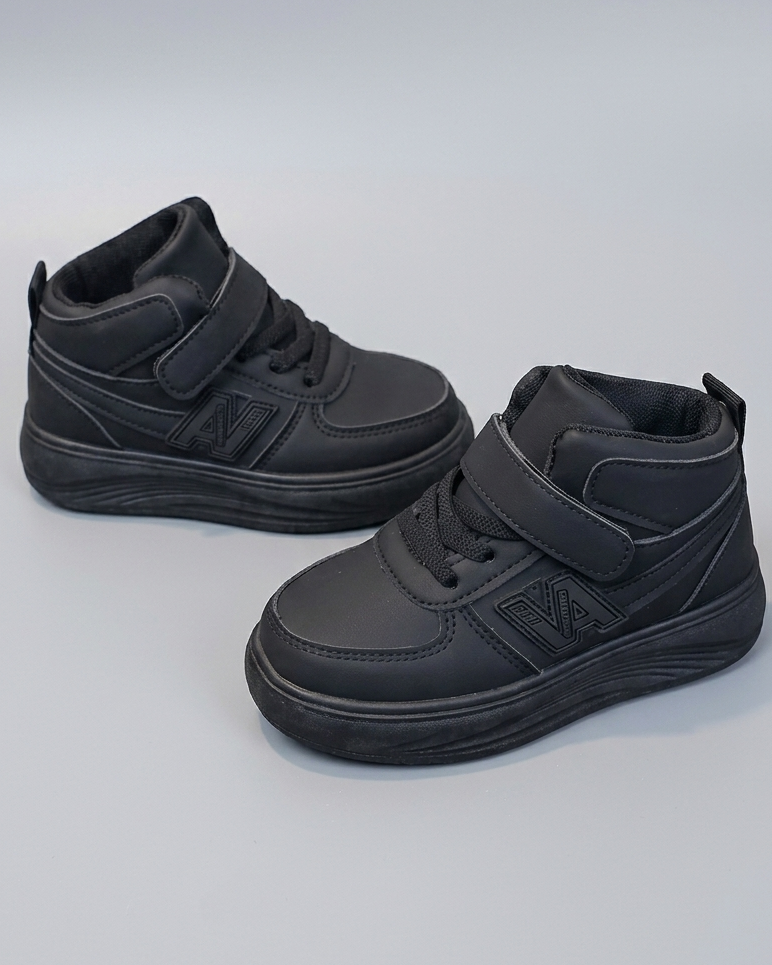 Zapatillas deportivas modernas para niños en España