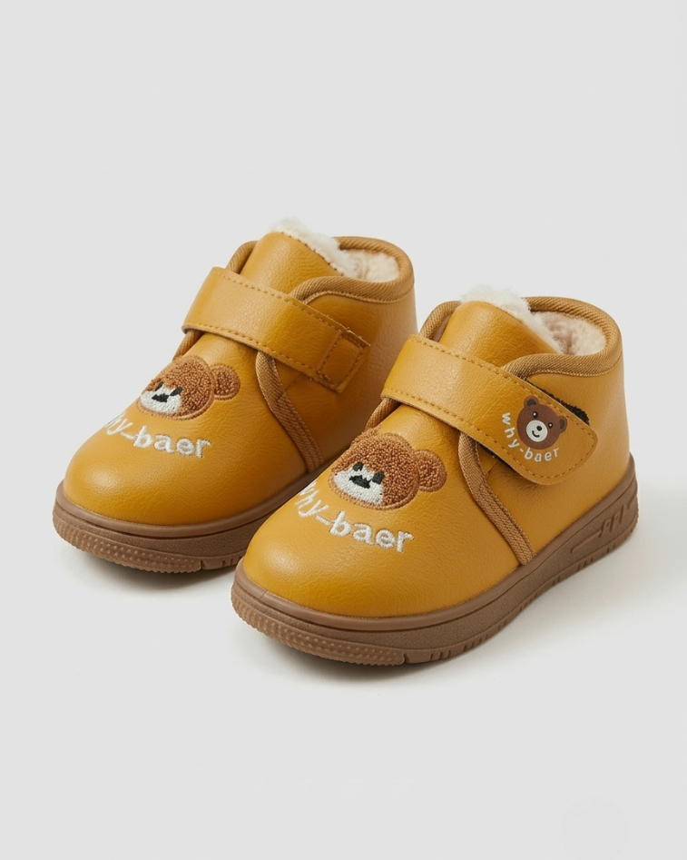 Botas de invierno cálidas con suave pelo y material de cuero impermeable. en España