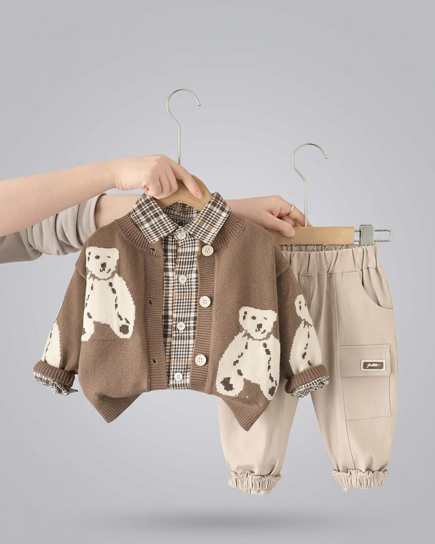 Conjunto bebé 3 piezas ropa bebé niño con cárdigan de oso camisa de cuadros y pantalón beige en España