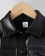 Abrigo niña piel sintética negro estilo gabardina elegante con cinturón ajustable en España