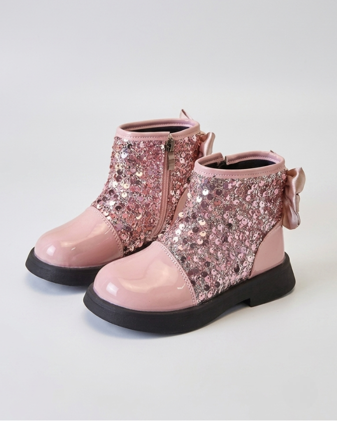 Zapato para niña con diseño brillante y atractivo en España