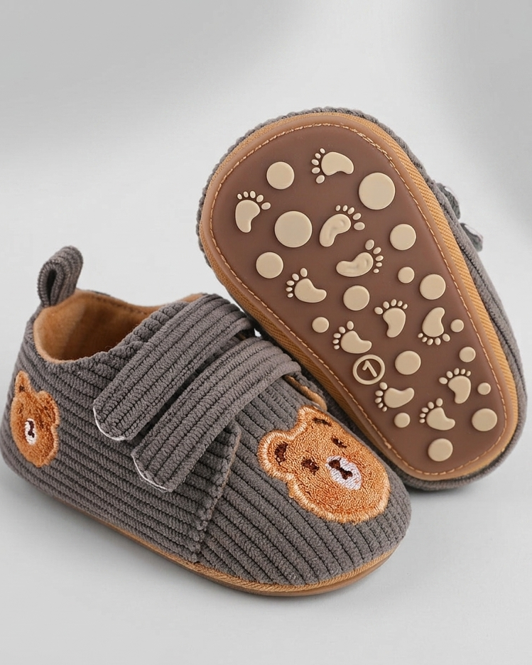 Zapatos bebé recién nacido de tela bordada con osito y cierre de velcro – calzado suave para bebés en España