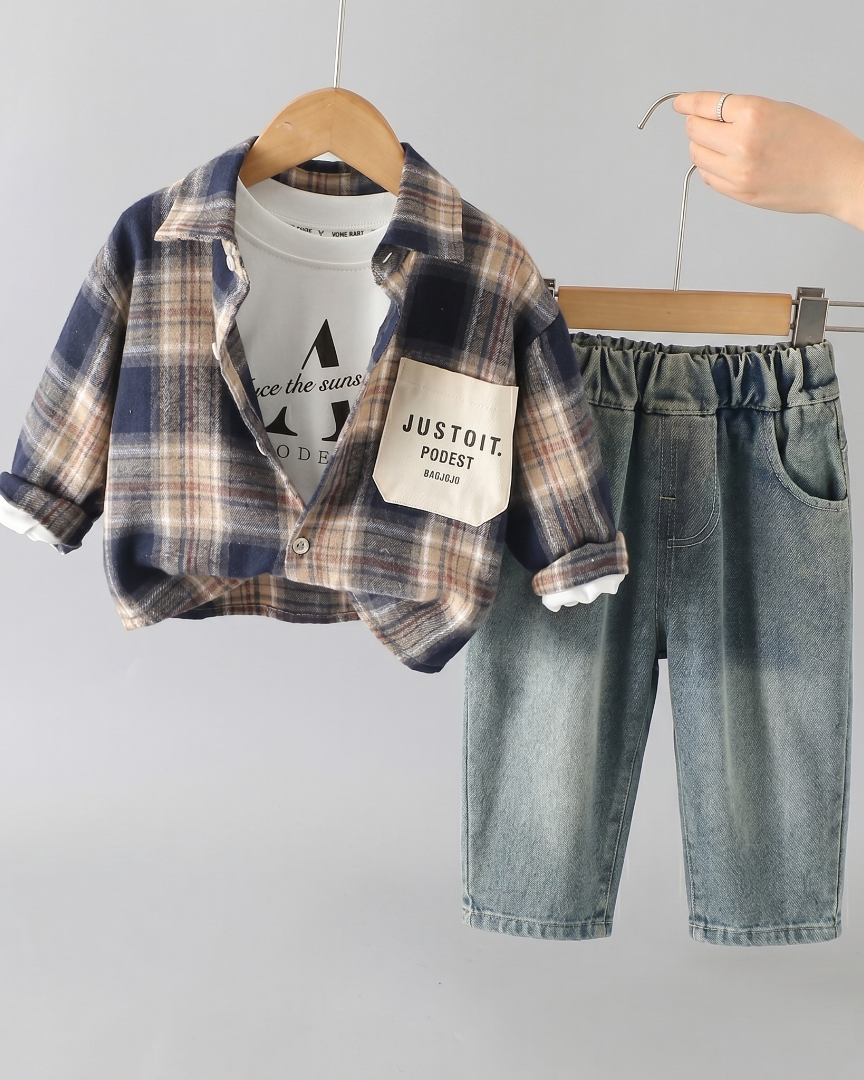 Conjunto niño 3 piezas de ropa niño: camiseta de algodón, camisa de cuadros y pantalón vaquero ancho cómodo en España