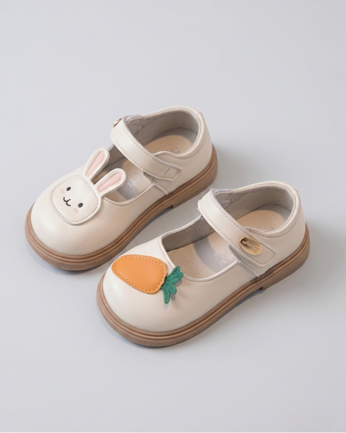 Zapato infantil con diseño de dibujos animados divertido y colorido en España