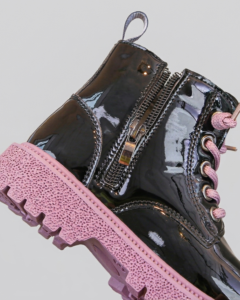 Bota de invierno brillante con estilo moderno para niños en España