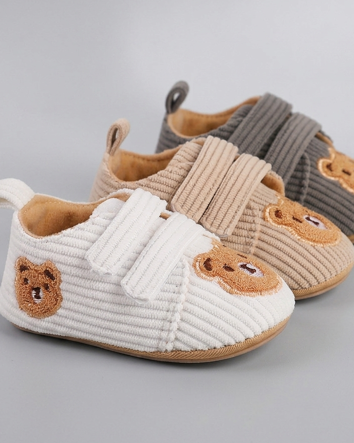 Zapatos bebé recién nacido de tela bordada con osito y cierre de velcro – calzado suave para bebés en España