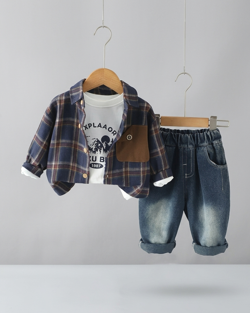 Conjunto infantil 3 piezas niño: camisa de cuadros, camiseta de algodón y pantalón vaquero en España