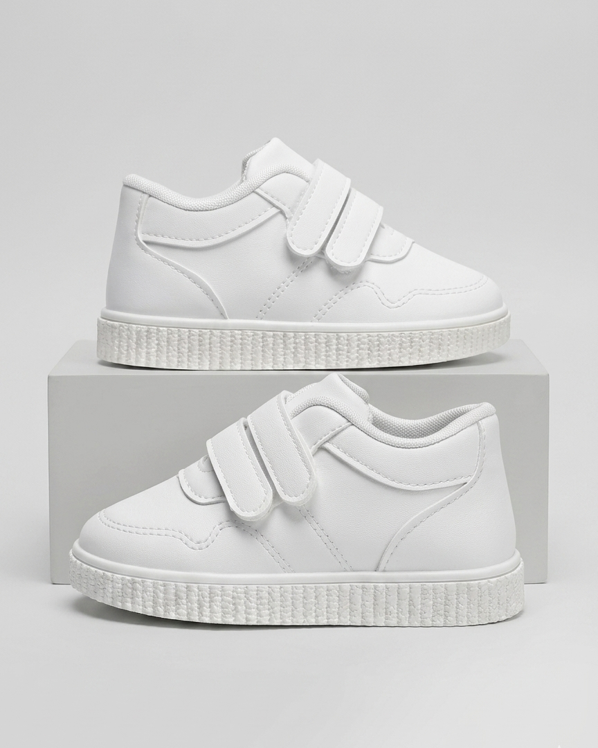 Zapato blanco de diseño moderno y ligero en España