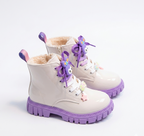 Bota de invierno para niña con diseño moderno y brillante en España