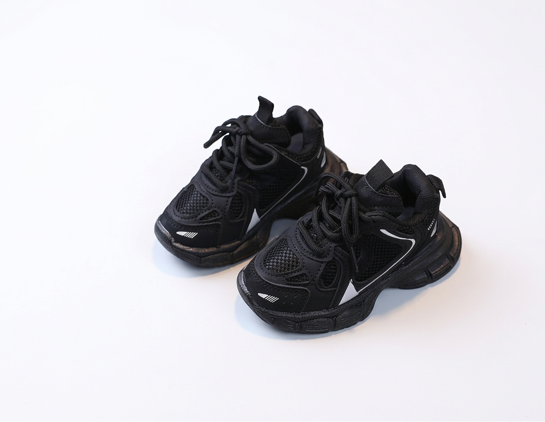 Zapatillas deportivas para niños con diseño moderno en España